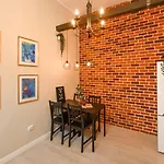 Elegant - Urban Escape In アパート *