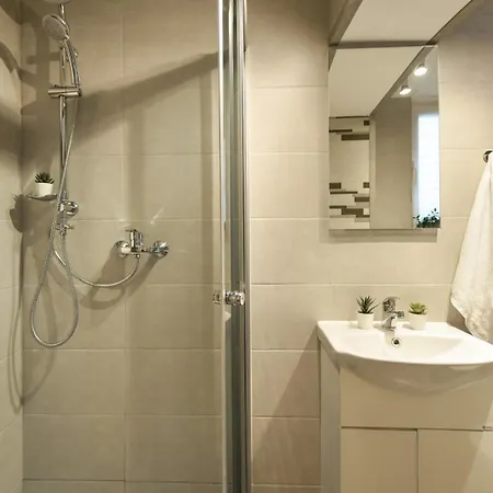 Elegant - Urban Escape In *