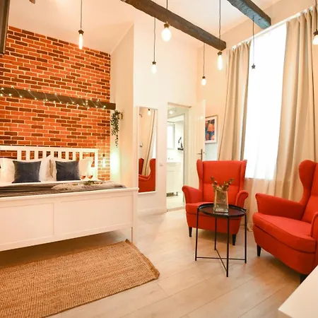 Elegant - Urban Escape In