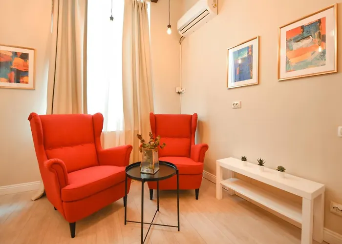 Elegant - Urban Escape In