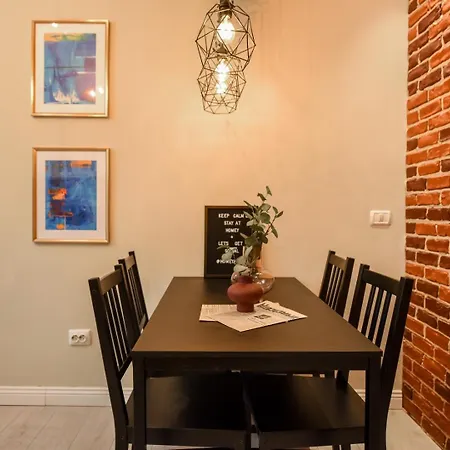 Apartment Elegant - Urban Escape In