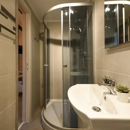 Apartment Elegant - Urban Escape In