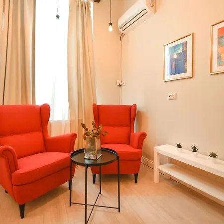 Elegant - Urban Escape In