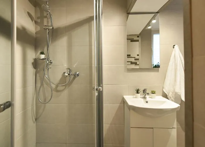 Elegant - Urban Escape In *